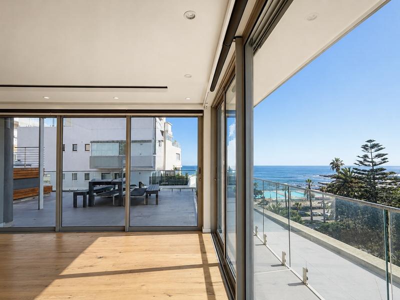 3 Bedroom Property for Sale in Sea Point Western Cape